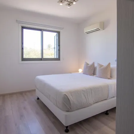 Phaedrus Living: City Flat Rafaella 6 Apartment *