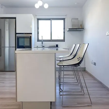 Phaedrus Living: City Flat Rafaella 6 Apartment