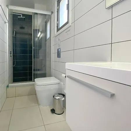 Phaedrus Living: City Flat Rafaella 6 דירה *